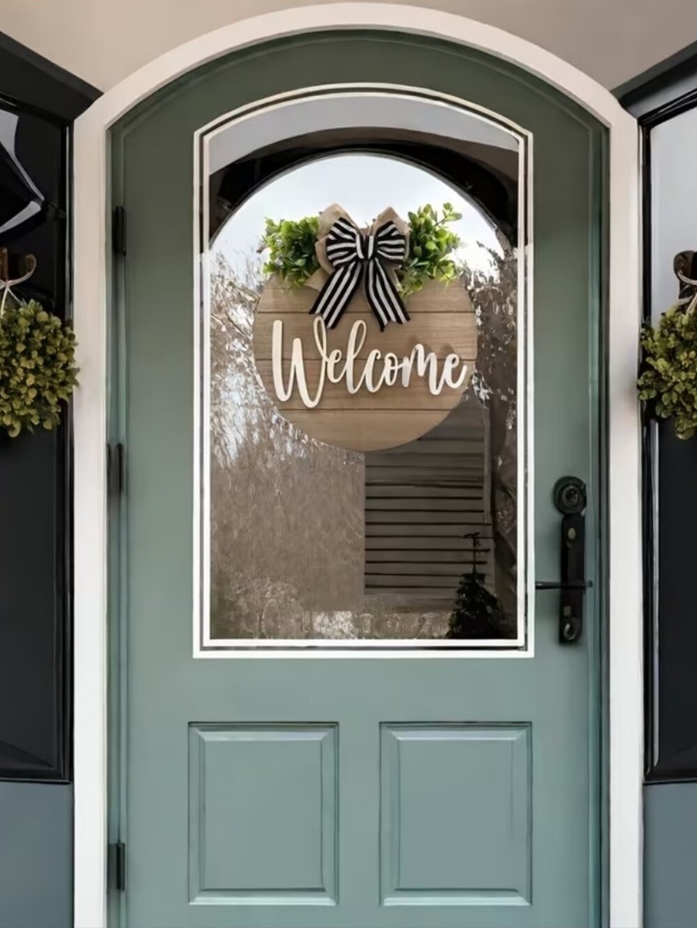 Round Front Door Wooden Welcome Wreath (Decor)